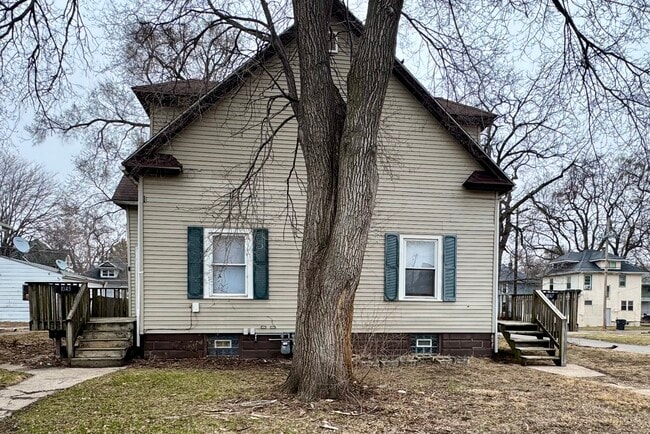 Building Photo - 1045 12th St Unit 1045