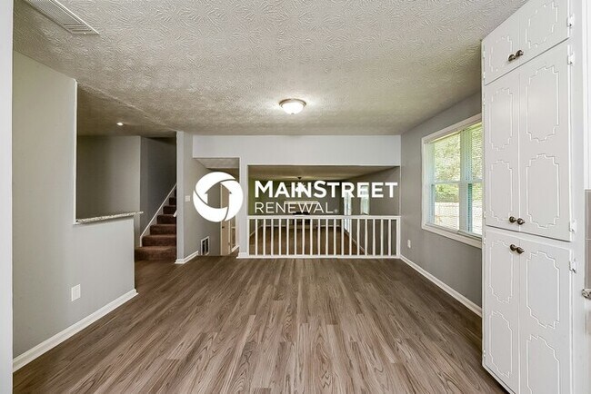 Photo - 4 Bedroom Pet-Friendly Home in Jonesboro, GA with Main Street Renewal