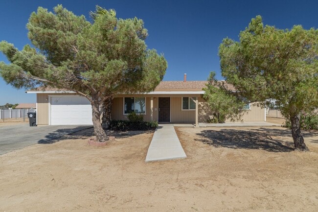 Building Photo - Beautiful Apple Valley Home