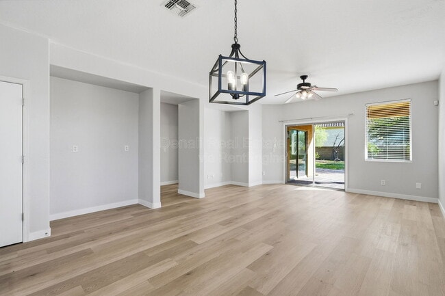 Photo - 1711 W Twain Ct