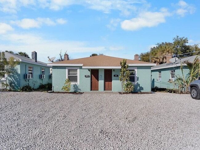 Building Photo - Move-In Special - Updated 2BR w/Washer/Dryer + $0 Deposit Unit 8B