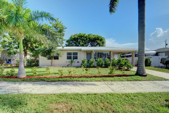 Building Photo - 1749 15th Ave N Rental