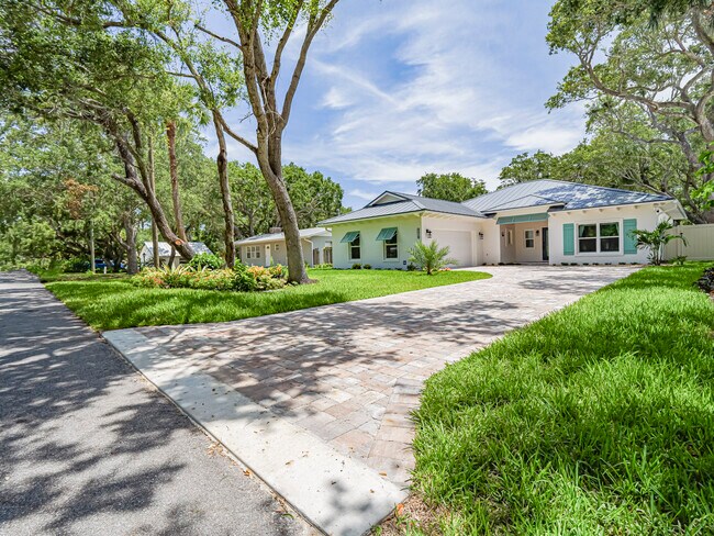 Photo - 9340 Frangipani Dr