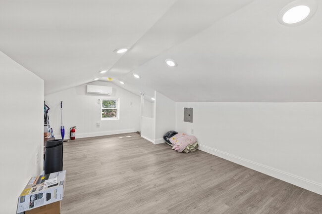 Photo - 300 S 41st St