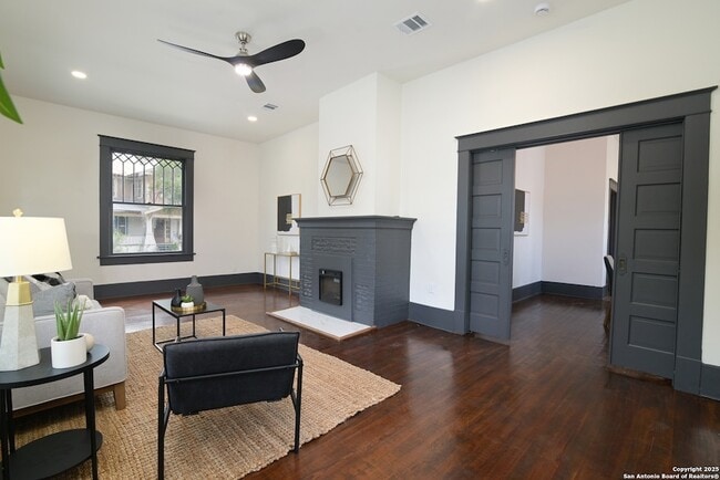 Photo - 207 Loretta Pl