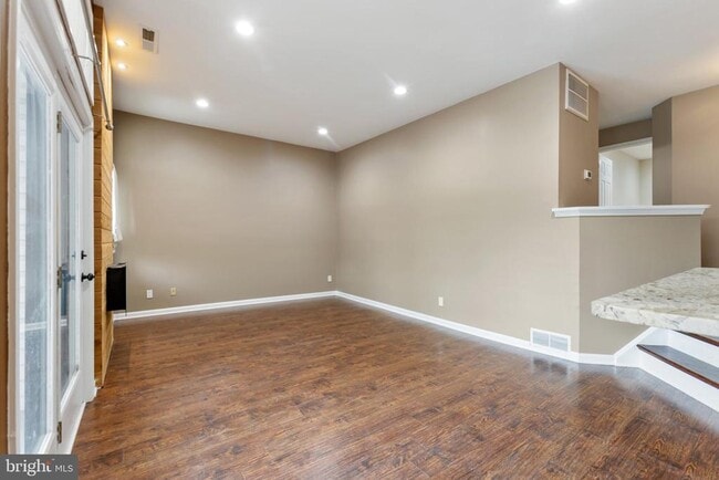 Building Photo - 4807 Birch Cir Unit 142
