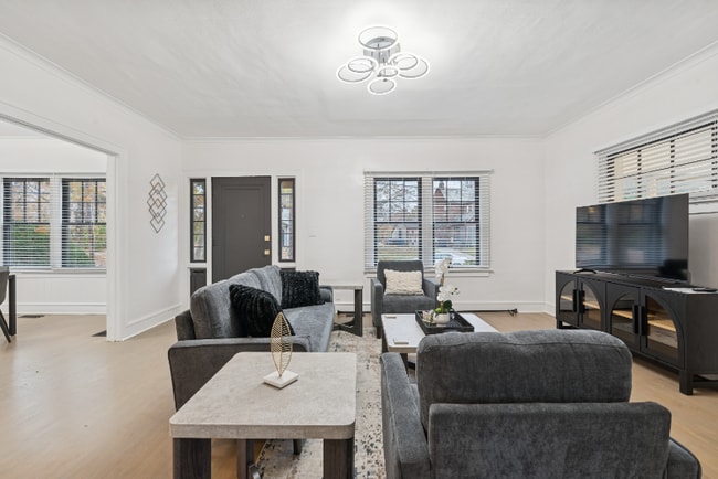 Photo - 1937 Foster Ave