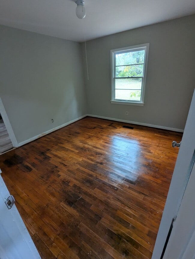 Photo - 2725 1st St E