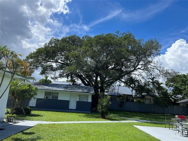 Photo - 325 NE 2nd St Unit 4