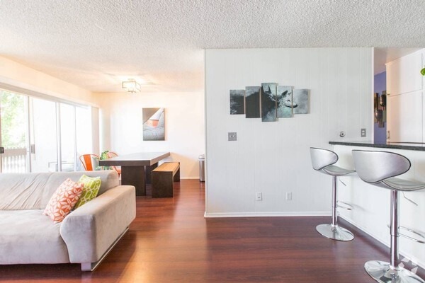 Building Photo - 7 Headland Pl Unit OC