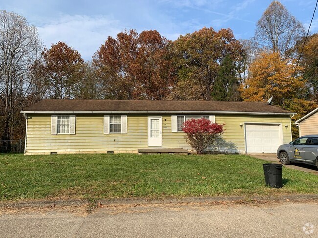 Building Photo - 3 Bedroom 1 Bath House in Davisville