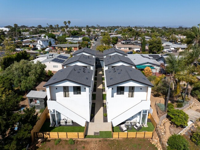 Building Photo - Beautiful Top Floor 1 bed with a view! Unit 4580 Jicarillo Ave  8