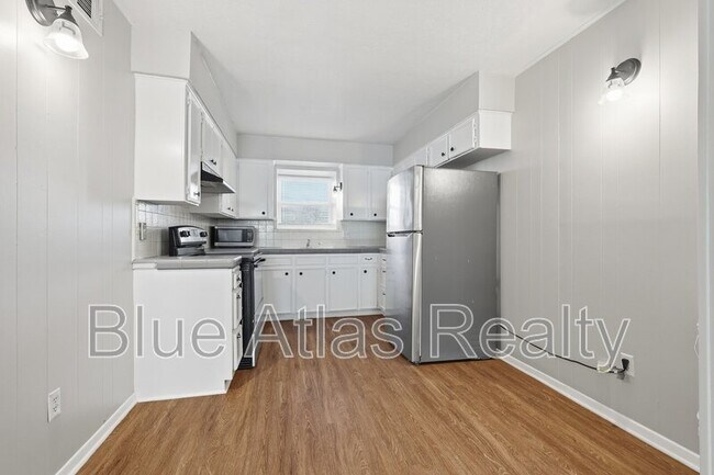 Photo - 225 Bryan St