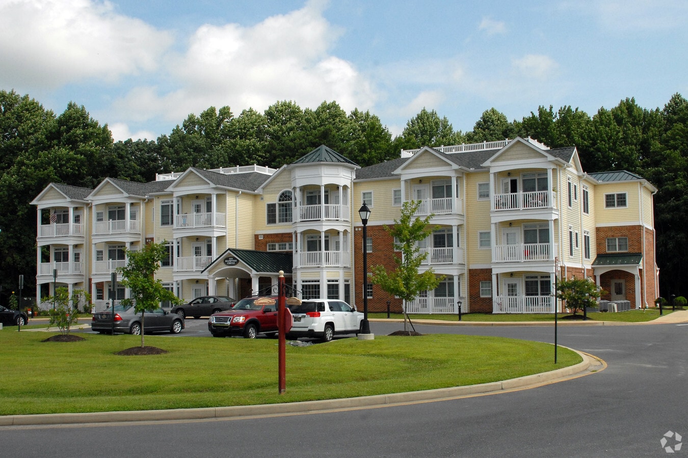 Hampton Circle - Hampton Circle Apartments