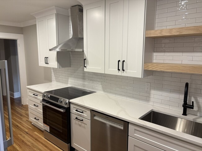 Building Photo - 1412 Kenilworth Ave Unit 1