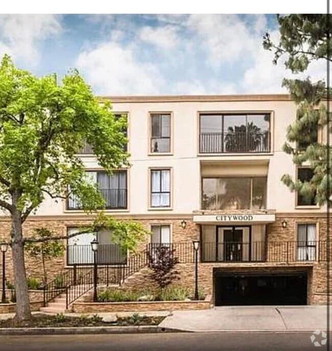Building Photo - 15344 Weddington St Unit N//a Rental