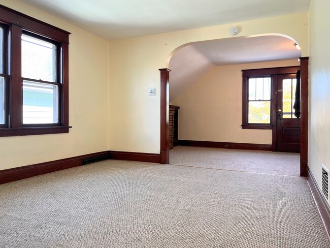 Building Photo - 253 Shirley Ave Unit 2- Upper
