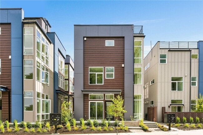 Building Photo - 2404D Dexter Ave N
