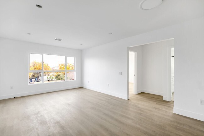 5606 Lexington Ave