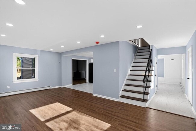 Photo - 78 Barrington Ln