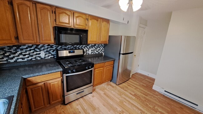 Building Photo - 99 Short St Unit 99A