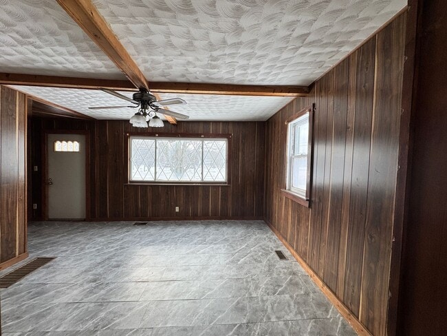 Photo - Farm house in Mapleton Schools!