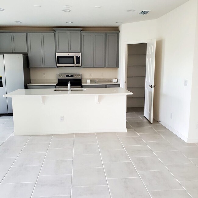 Photo - 3649 Yarian Dr