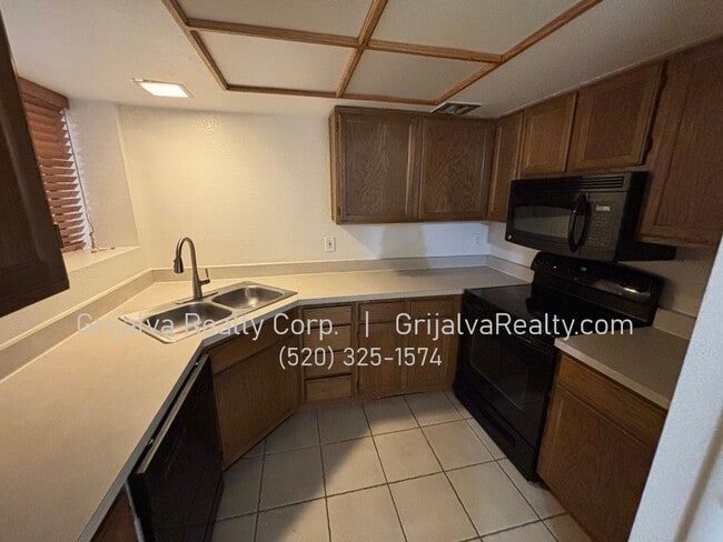 Photo - Beautiful Multi-story Townhouse near Tucson Racquet and Swim Club (Prince/Country Club)