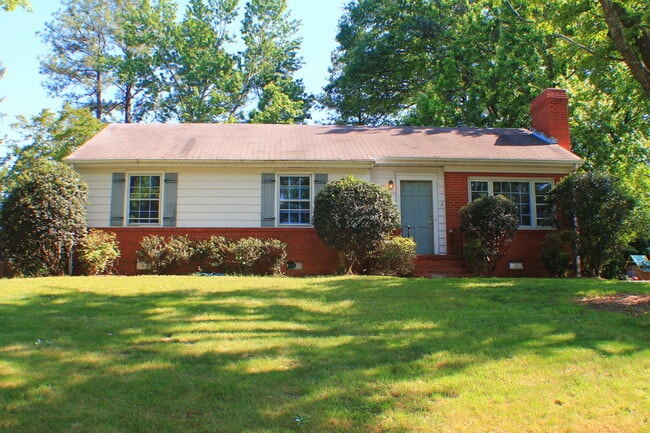 Building Photo - Adorable Home Off Skipwith
