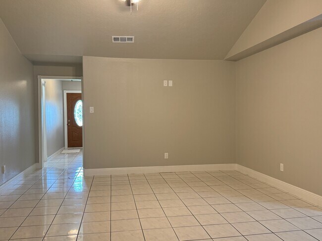 Photo - 3114 Kleinmann Ave