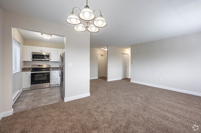 Jefferson Arms - 1BD 1BA - 686SF - Kitchen & Living Room - Jefferson Arms Apartments