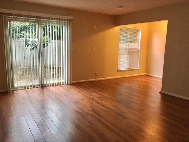 Great 2 bed, 1.5 Bath Condo with Garage in... - Great 2 bed, 1.5 Bath Condo with Garage in...
