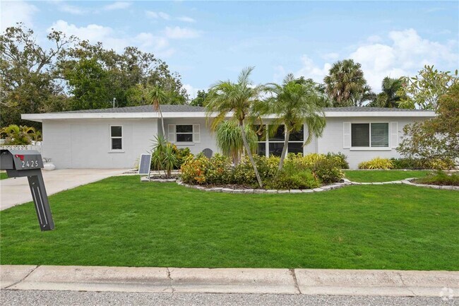 Building Photo - 2425 Clematis St Rental