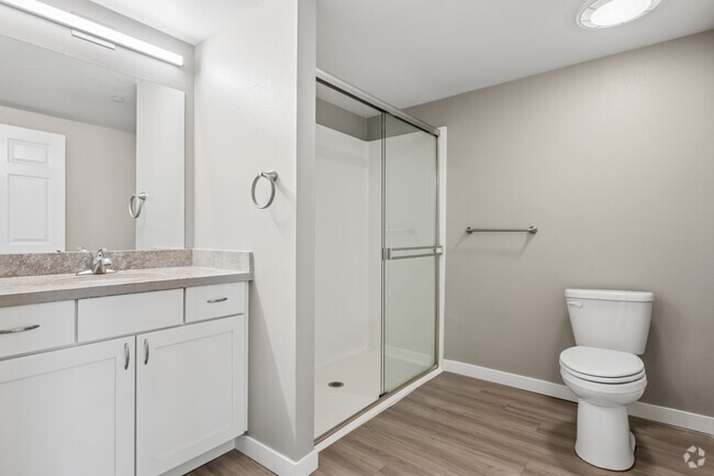 1BR, 1BA - 588SF - Bathroom