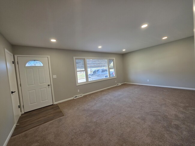 Photo - 407 Warner St