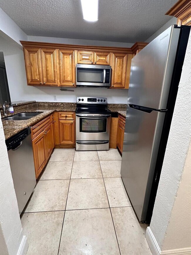 Photo - 1562 Lake Crystal Dr Unit C