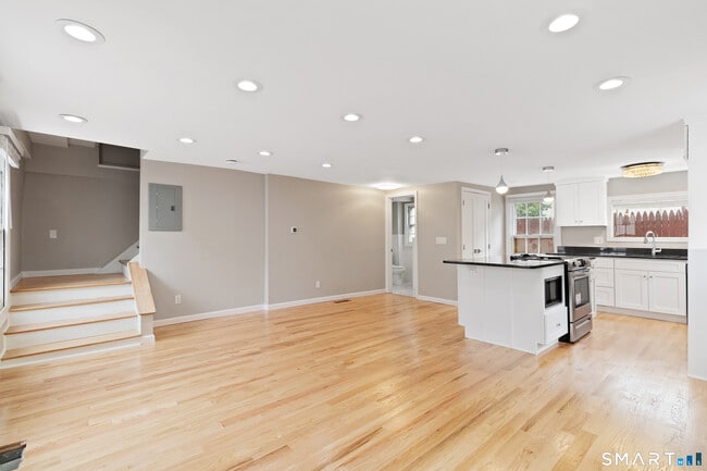 Building Photo - 601 Chapel St Unit B