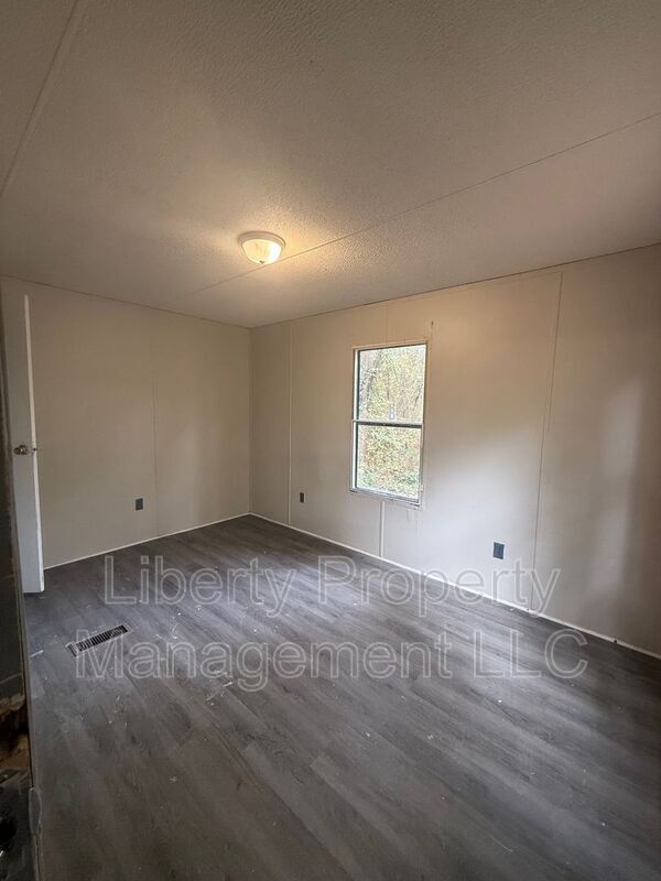 Photo - 128 Ed Thomas Rd