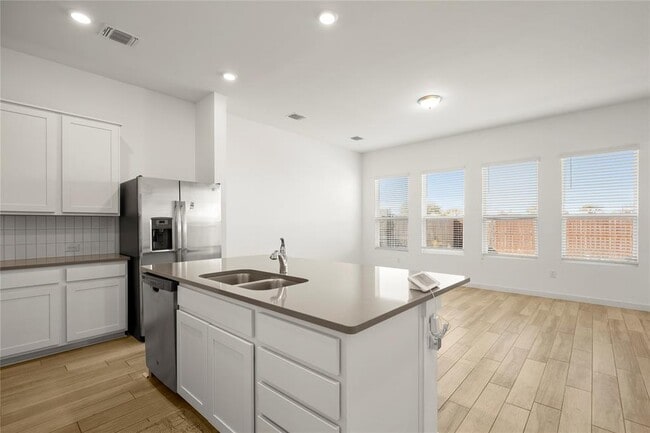 Photo - 15004 Ryman Rd