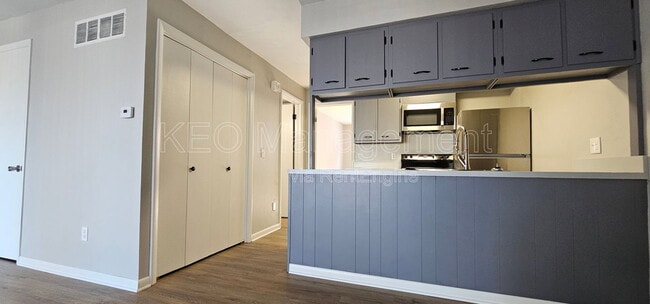 Building Photo - 3813 Briar Pl Unit 9