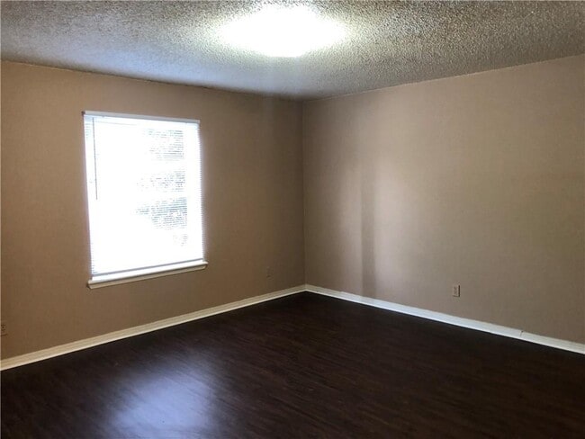 Photo - 605 N Betty Jo Dr