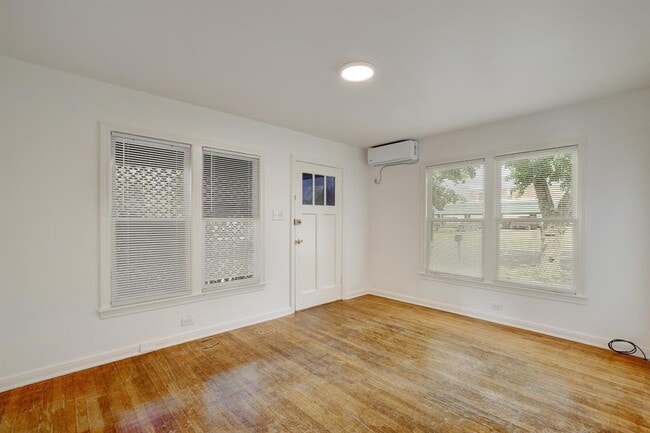 Photo - 302 Olive St