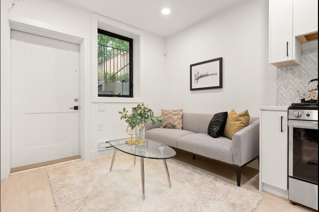 Photo - 3588 Pender St E Unité BSMT