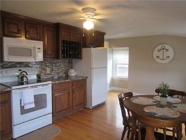5443 Post Rd Unit 2