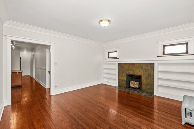 6144 S Indiana Ave Unit 2F