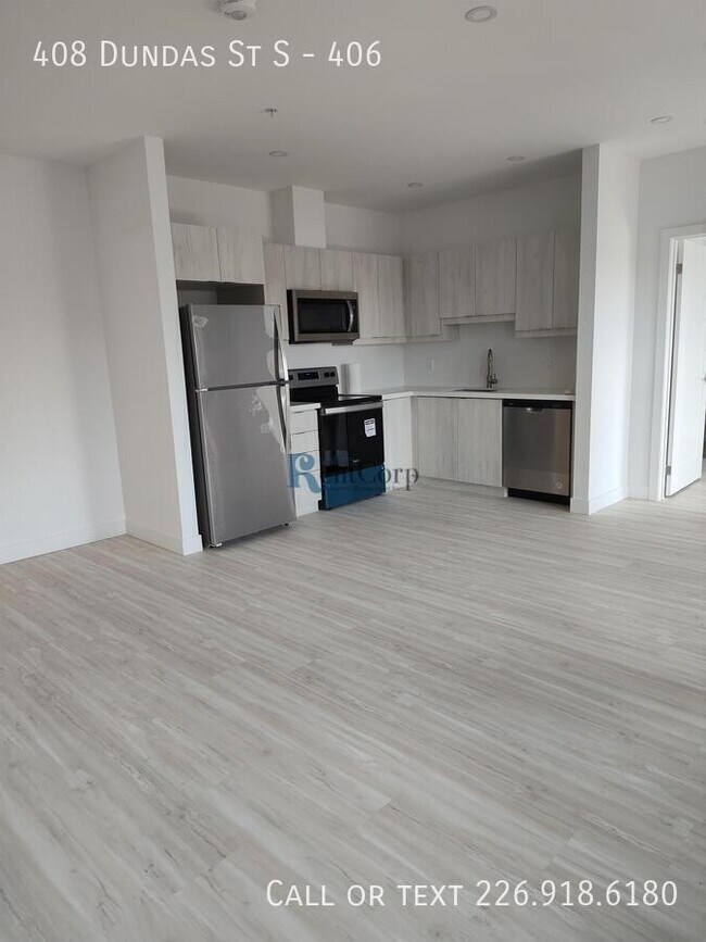 Photo - 408 Dundas St S