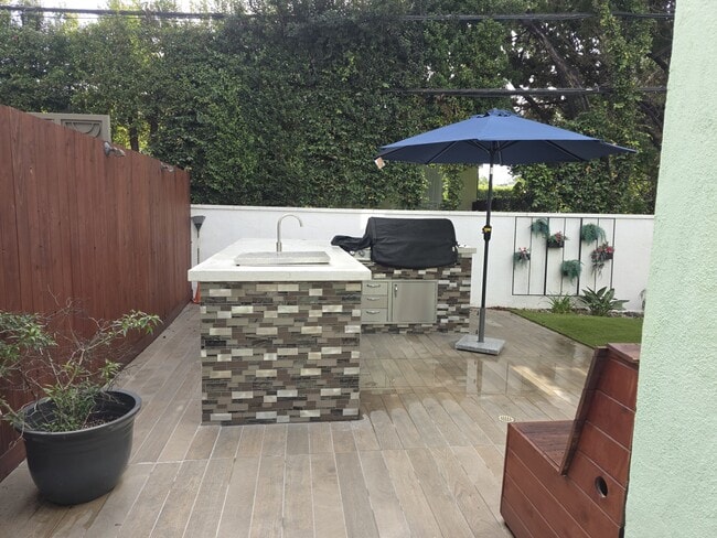 Photo - 3005 Kelton Ave