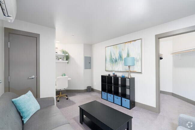 1BR, 1BA - 1109SF - Den