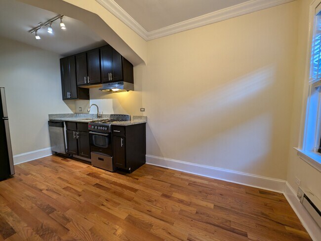 Photo - 4735 N Hermitage Ave Unit 203