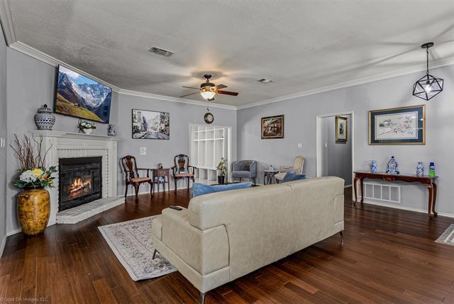 Photo - 1531 Pickwick Ln